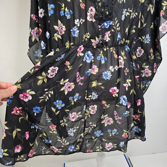 Women's Black Floral Crochet Open Front Lightweight Poncho Kimono Cardigan - Picture 7 of 8